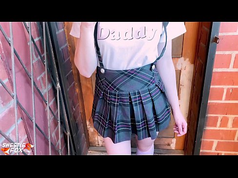 ❤️ 女学生深深地吸吮她的鸡巴，代替上课做爱 ❌ Porno️❤