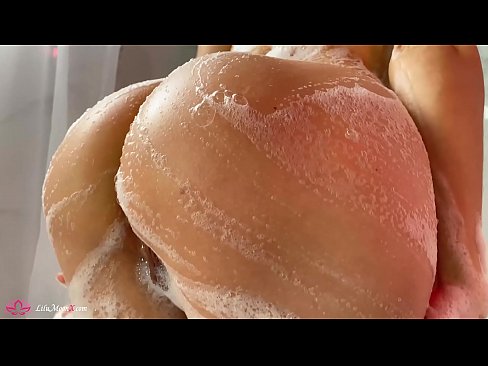 ❤️ 布鲁内特在淋浴时用振动器自慰阴部达到强烈的高潮 ❌ Porno️❤