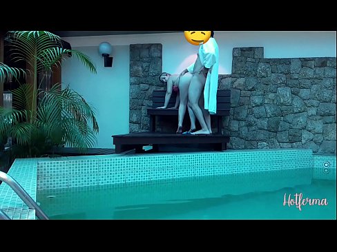 ❤️ 老板邀请女佣去泳池，却忍不住要来个热辣的 ❌ Porno️❤